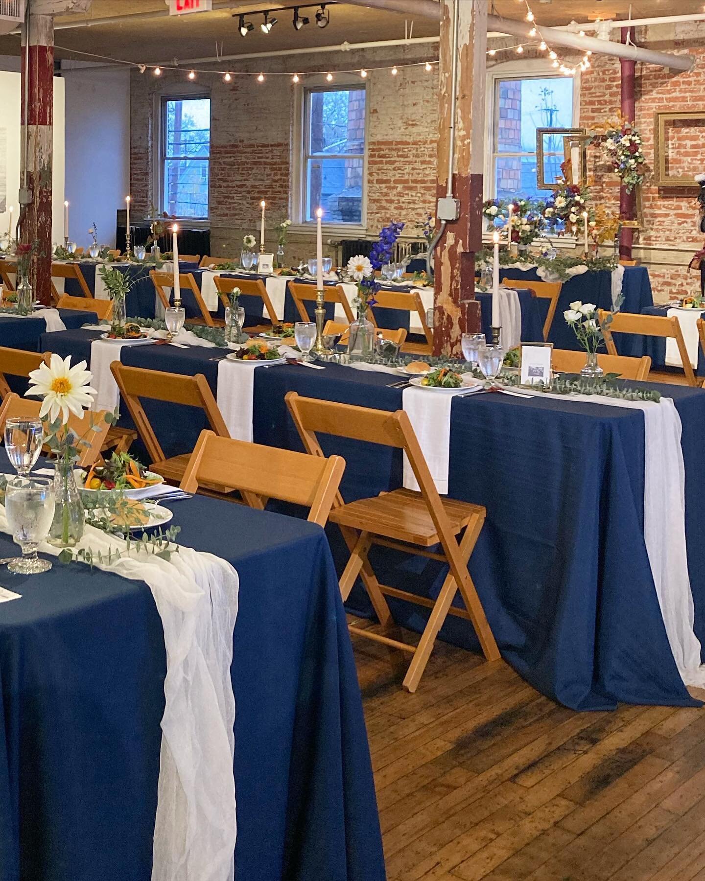 Can we just talk about how pretty @hedge_gallery looks set up for this wedding reception??

With seating for up to 100 guests and room for your bar, dance floor, and even games, this spot is ready for your more intimate wedding setting!