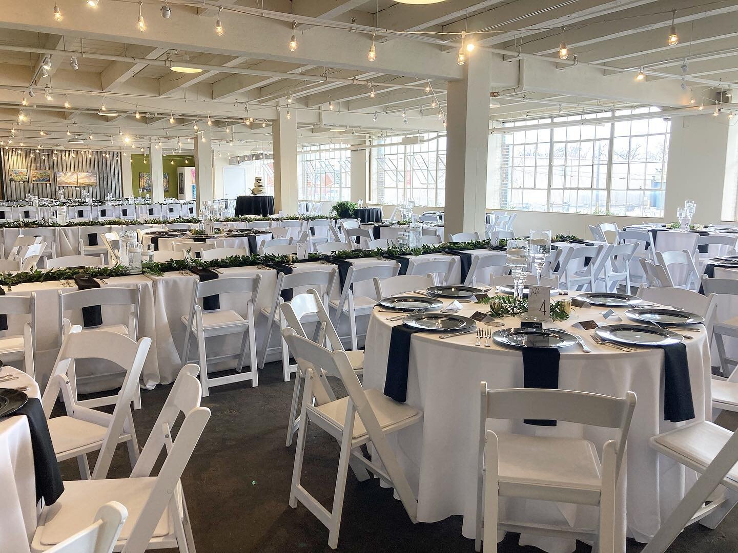 Spring wedding season is blooming over at @78ststudios and we are so excited for our 2023 couples!! 

Congratulations to @alysarosy_  and Alex on their gorgeous celebration last weekend! 

pictured: smARTspace reception and Ramp Level cocktail hour 
