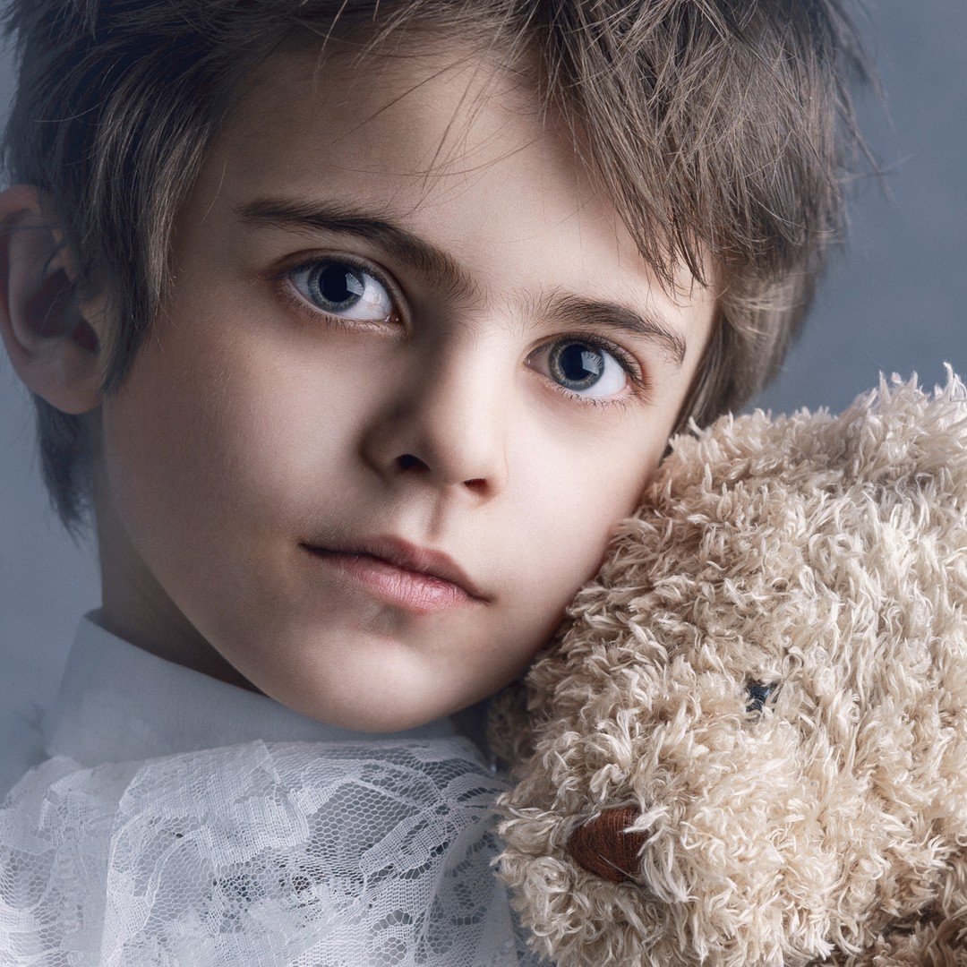 My little boy:)

#fineart #finartphotography #Reflections #DualRealities #fineartportrait #barnefoto #barnefotografering #fineartphoto #finearts #fineartist #fineartedit #fineartphotographer #photoshop #modell #globe_people #studiophotography #fairyt