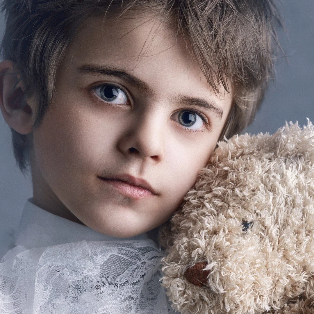 My little boy:)

#fineart #finartphotography #Reflections #DualRealities #fineartportrait #barnefoto #barnefotografering #fineartphoto #finearts #fineartist #fineartedit #fineartphotographer #photoshop #modell #globe_people #studiophotography #fairyt