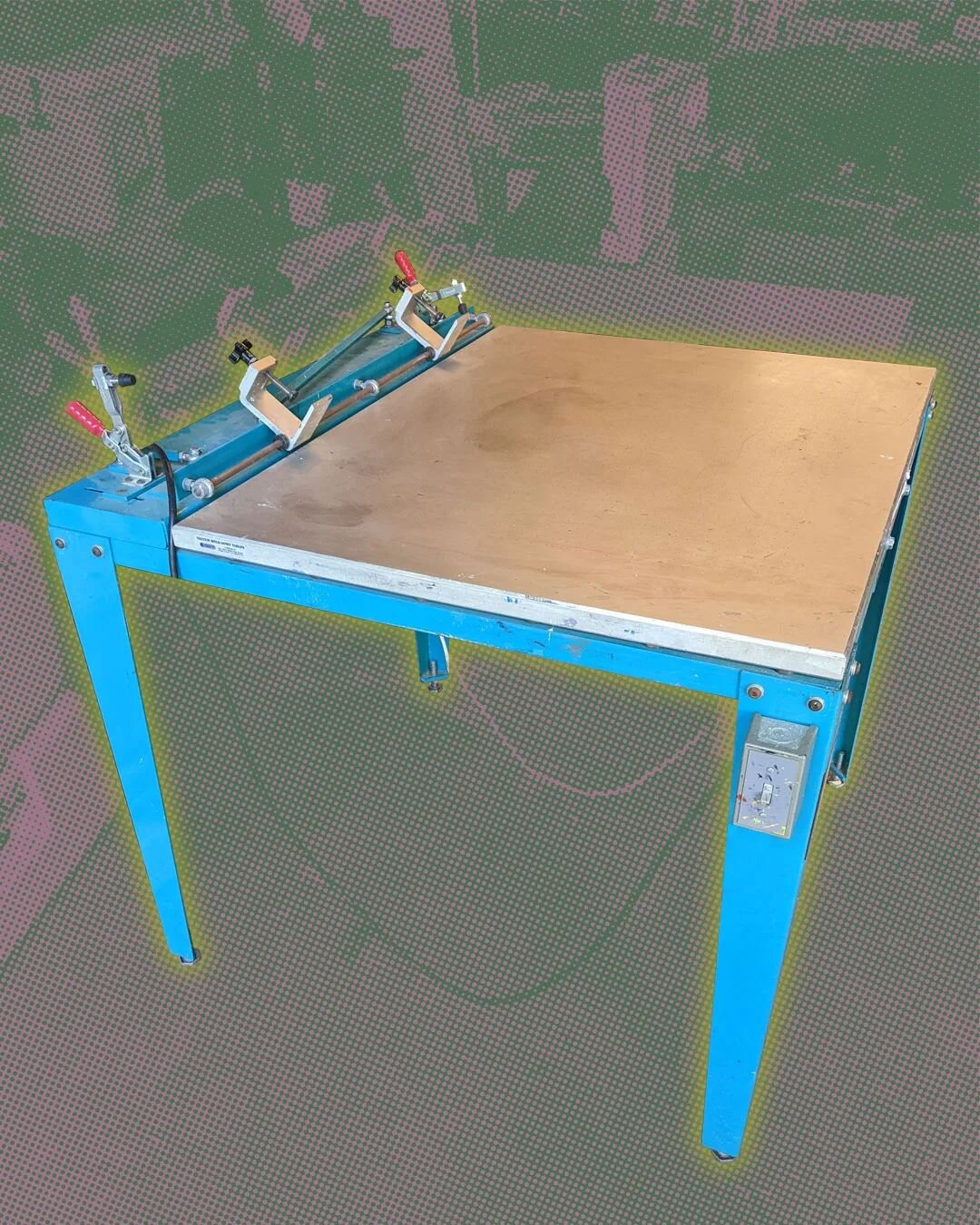 Went on a Craigslist adventure last Friday to pick this little vacuum table up. I think it will need a few modifications. I smell a project a brewing! 🤔😜🤓