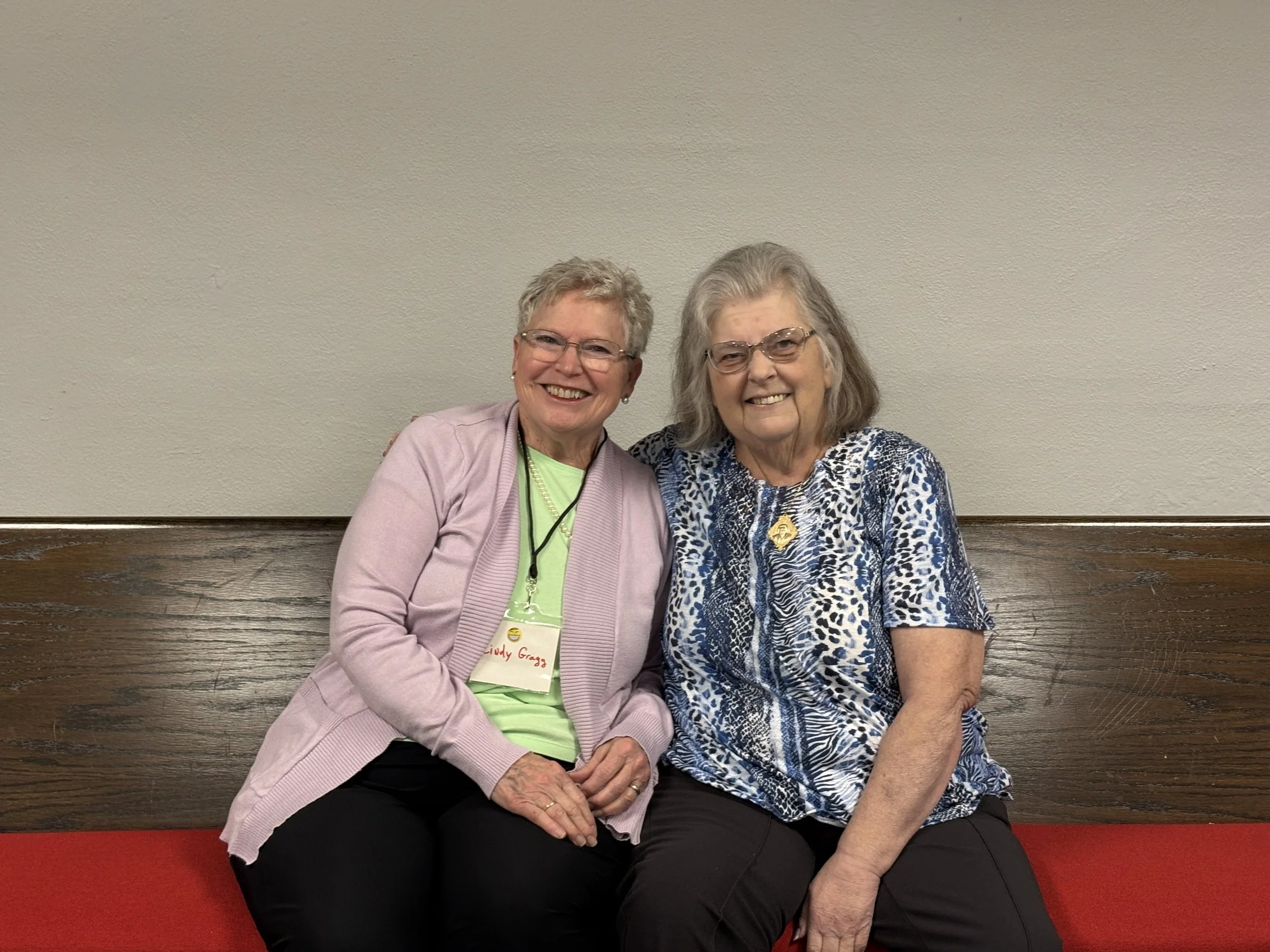  Cindy Gragg, left (lost 50 pounds) Dorothy Adams, right (lost 100 pounds) 