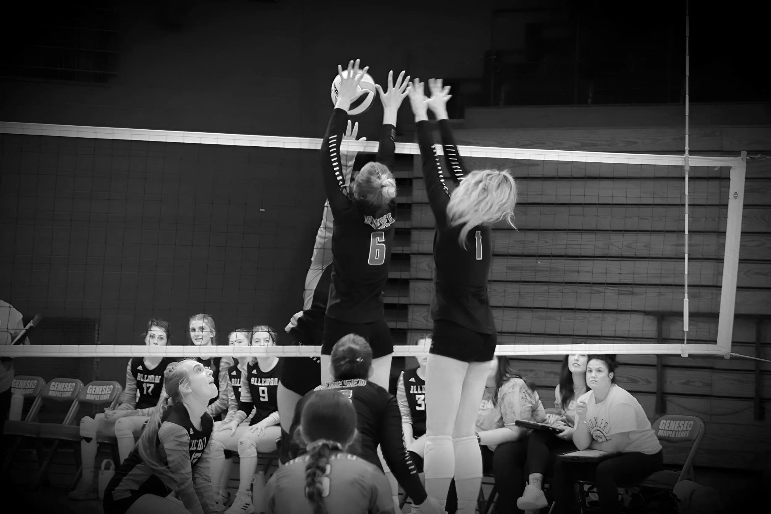 Maple Leafs Rally Past Rock Island in Three-Set Thriller