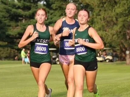 Cross Country Teams Run at Lake Story in Galesburg
