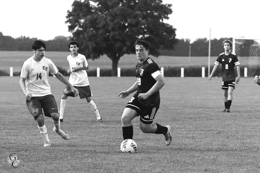 Leafs Fly Past Pekin, 7-2