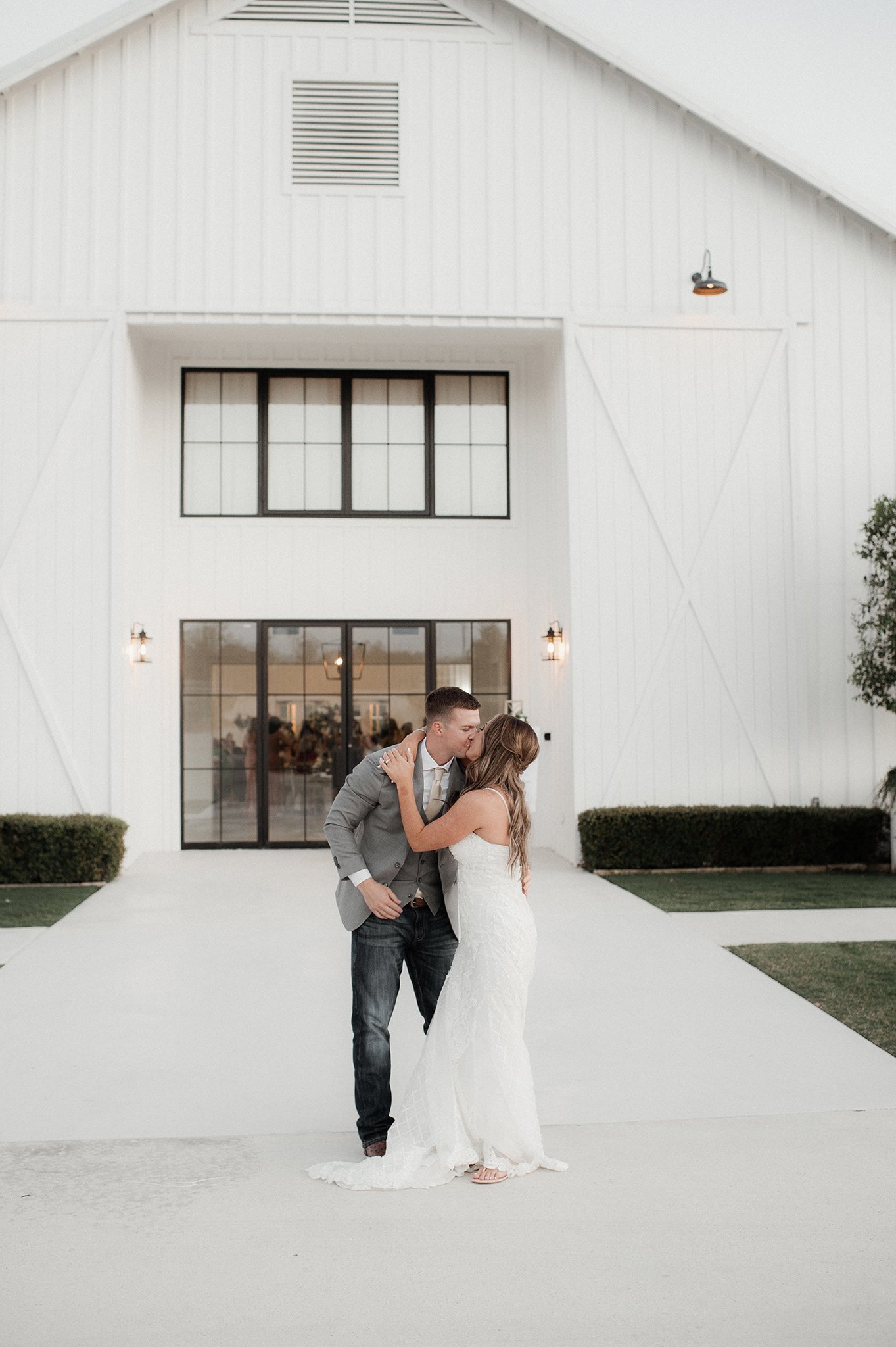 montgomery tx wedding _ the farmhouse _ houston wedding photographer _ tifc124.jpg