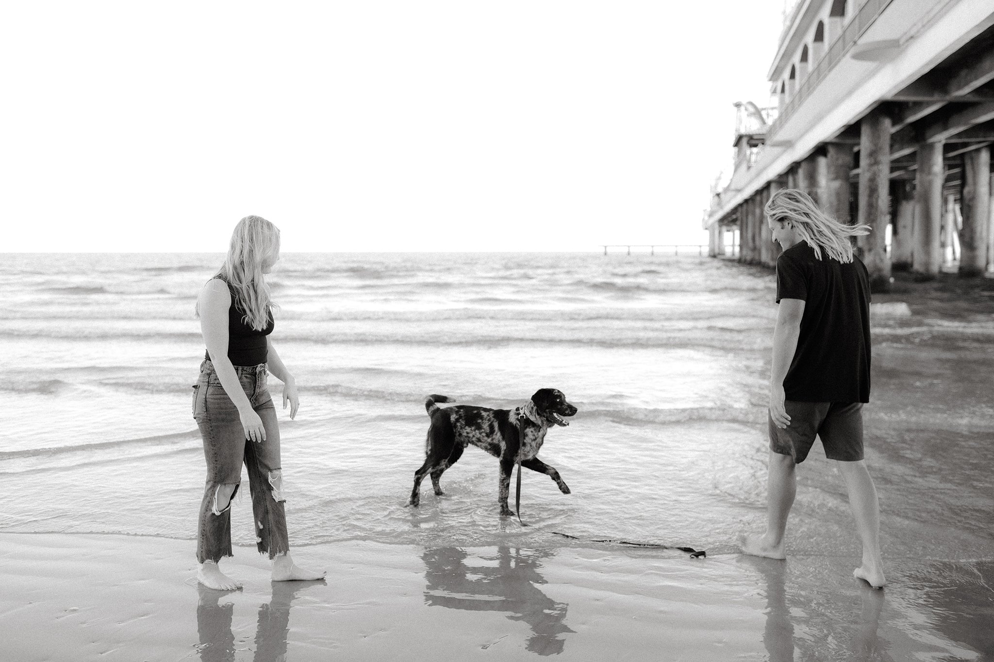 galveston tx enagement _ ashley gillen photography _ houston wedding photogapher _ galveston wedding photographer _ houston engagement _ brides of texas _ beach engagment _ gradymeg31.jpg