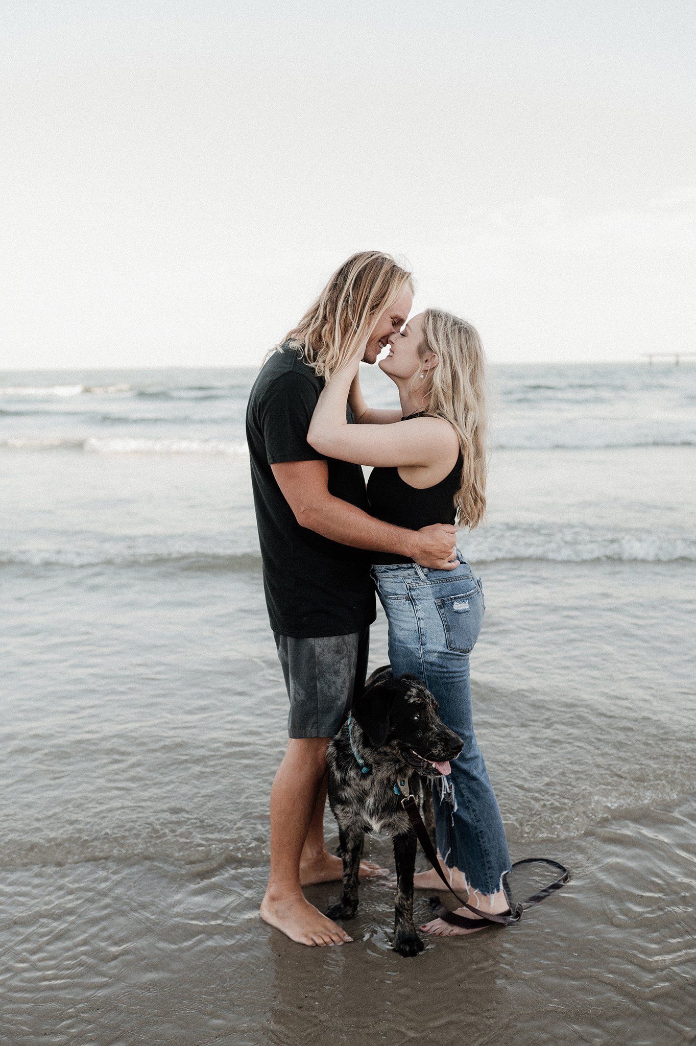 galveston tx enagement _ ashley gillen photography _ houston wedding photogapher _ galveston wedding photographer _ houston engagement _ brides of texas _ beach engagment _ gradymeg37.jpg