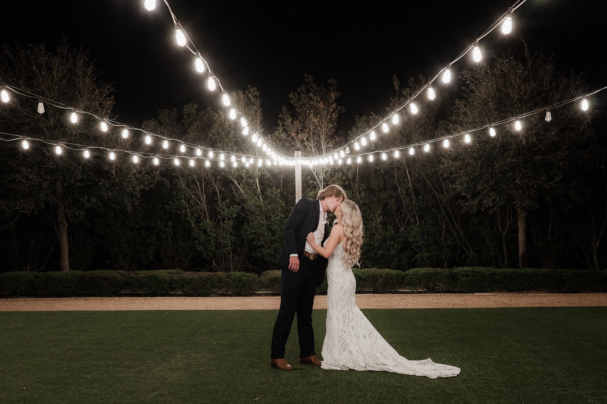 Montgomery TX Wedding _ The Farmhouse _ Ashley Parker _ Houston Wedding Photographer _ Mongtomery Wedding Photographer _ AP206.jpg