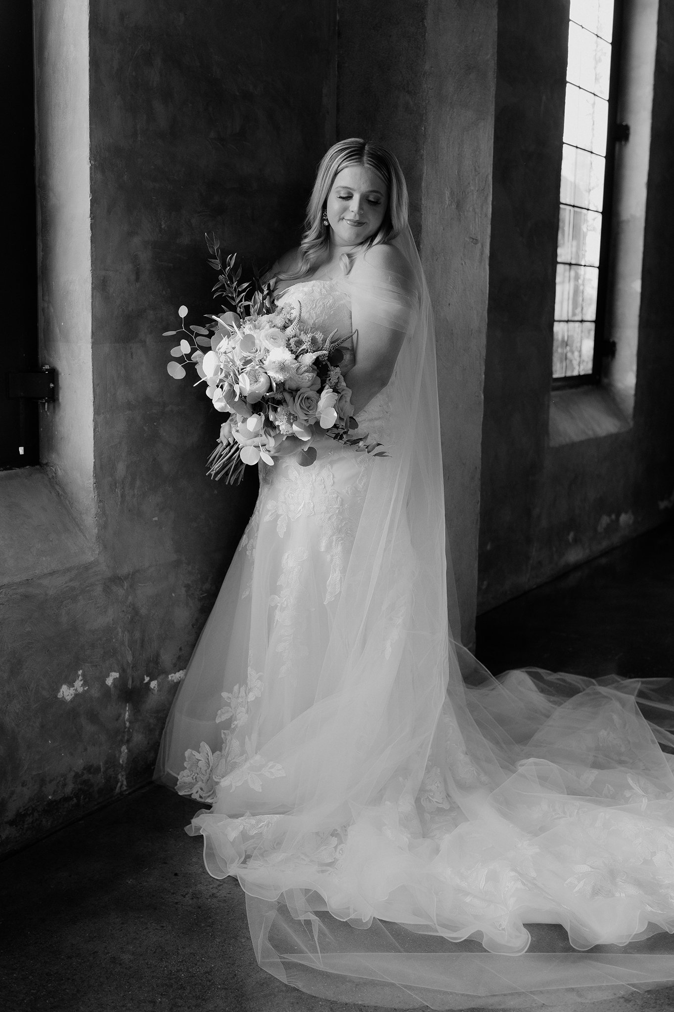 montgomery bridal protraits _ conroe wedding photographer _ brides of houston _ brides of austin _ olde dobbin station _ austin wedding photographer _ ol2.jpg