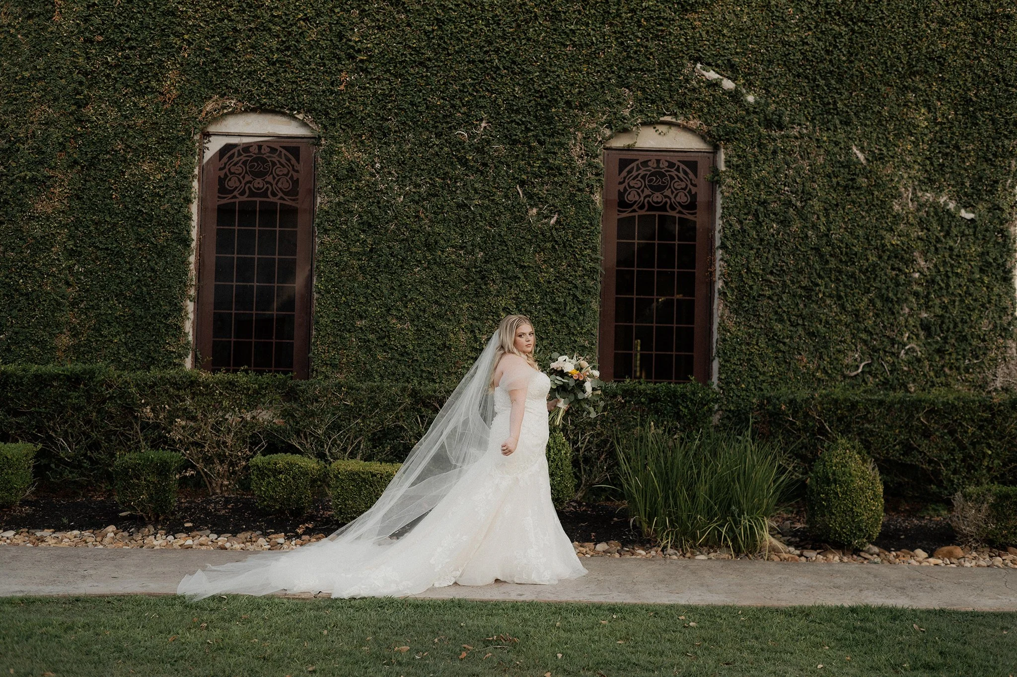 montgomery bridal protraits _ conroe wedding photographer _ brides of houston _ brides of austin _ olde dobbin station _ austin wedding photographer _ ol25.jpg