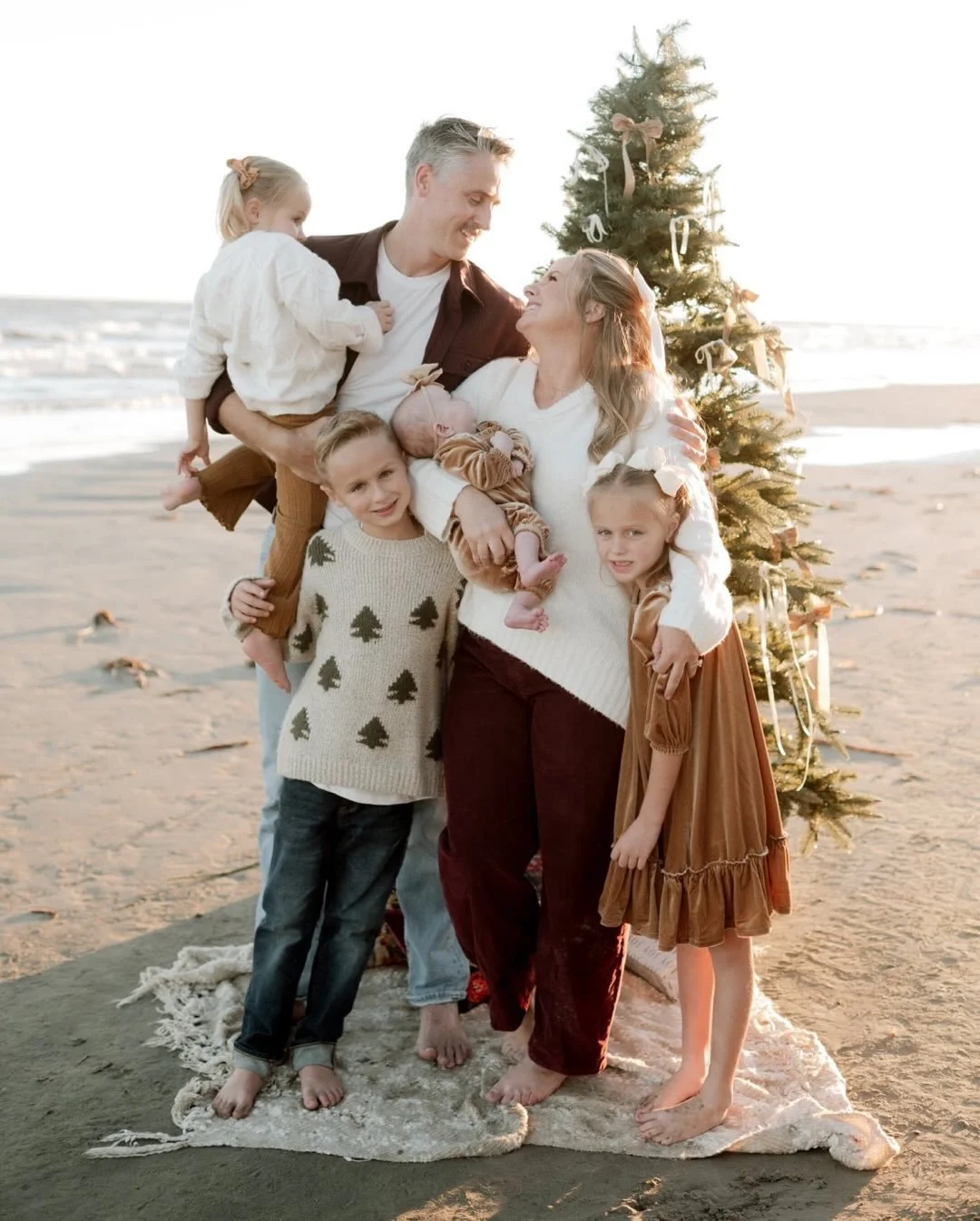 A little post Christmas posting. 

Making sure everyone had their photos in time for cards and Christmas &hellip;. I haven&rsquo;t had time to share all of the amazing sessions I&rsquo;ve been busy with. So thankful for all of the sweet families I ha