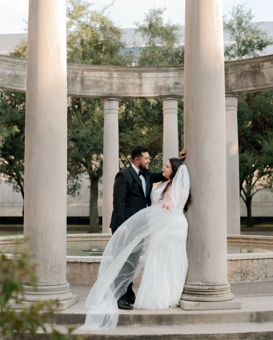 These two celebrated their one year anniversary with a photoshoot. Sophie got back in her wedding dress, we took pictures, they changed and ended the celebration with a romantic dinner. 

I loved being a part of this. They were so sweet and lovely to