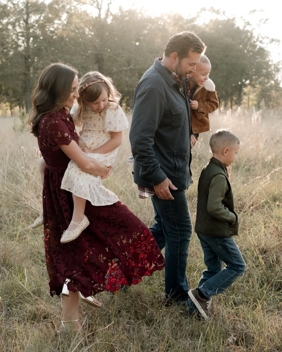 It&rsquo;s the in between moments that really capture the heart and sole of your family crew. 

Obsessed with this family!!! And I love capturing them every year.