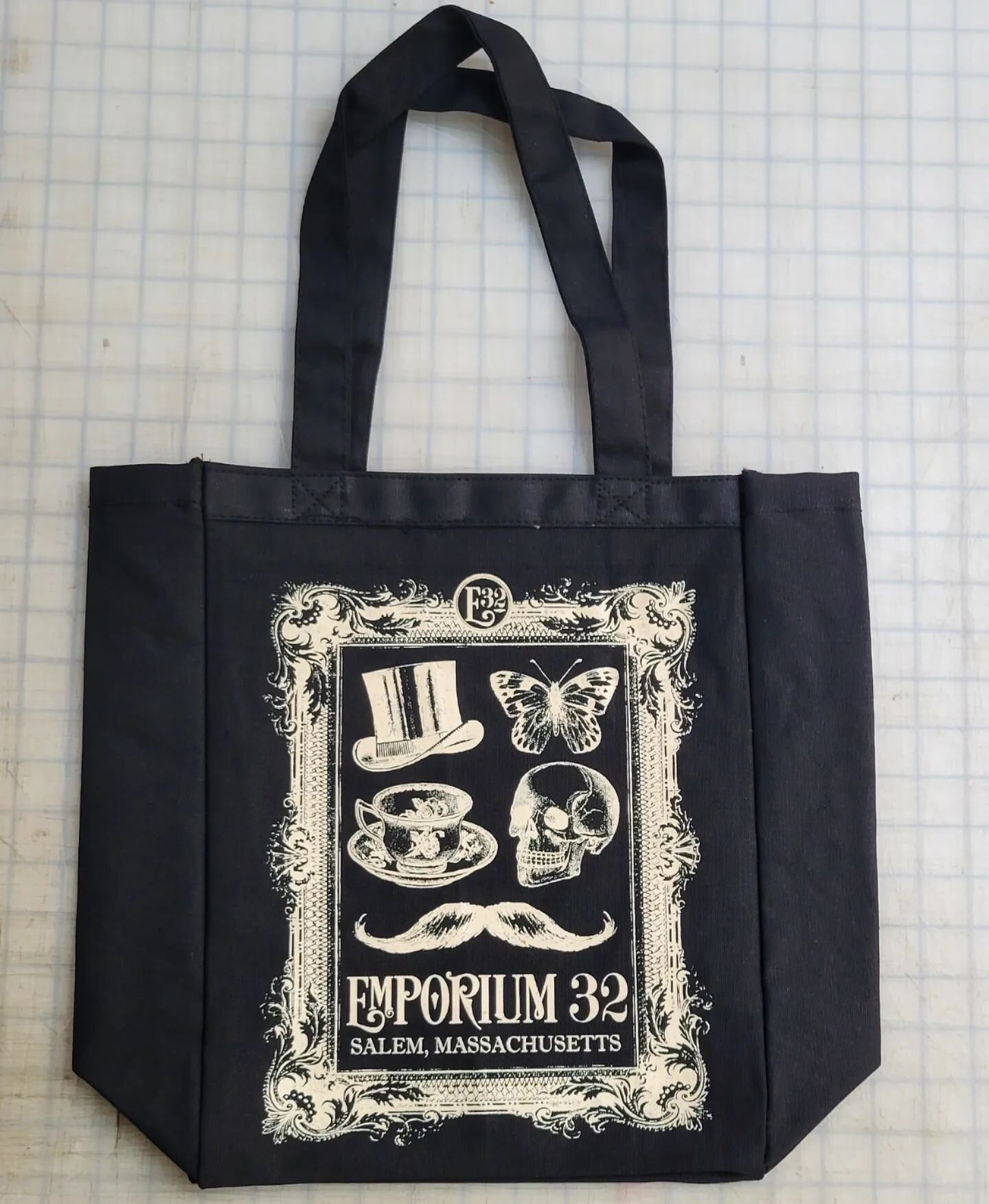 These bags for @emporium32 are totes amazing! All puns aside, we got this sick design in the bag.

Tags:
#gorilla #gorillasalem #gorillaprinting #salem #salemma #salemmass #salemmassachusetts #salemgorilla #screenprinting #tote #totebag #totebags #ba