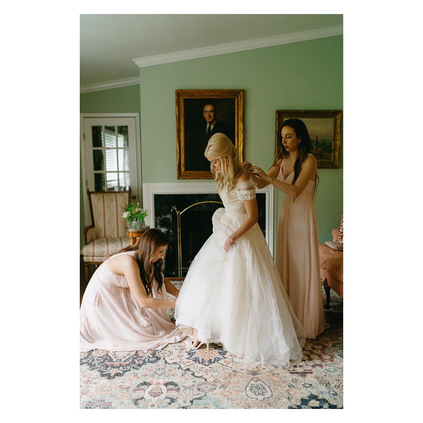 getting ready with jacqueline in her aunt&rsquo;s home 🕯️

photo: @taylormosbyphoto video: @laurel.weddingfilms&nbsp;&nbsp;
venue: @northvillehillsgolfclub&nbsp;
coordinator: @haleymakayevents
florals: @alexnazarfloral hmua: @darlingbluebridal&nbsp;