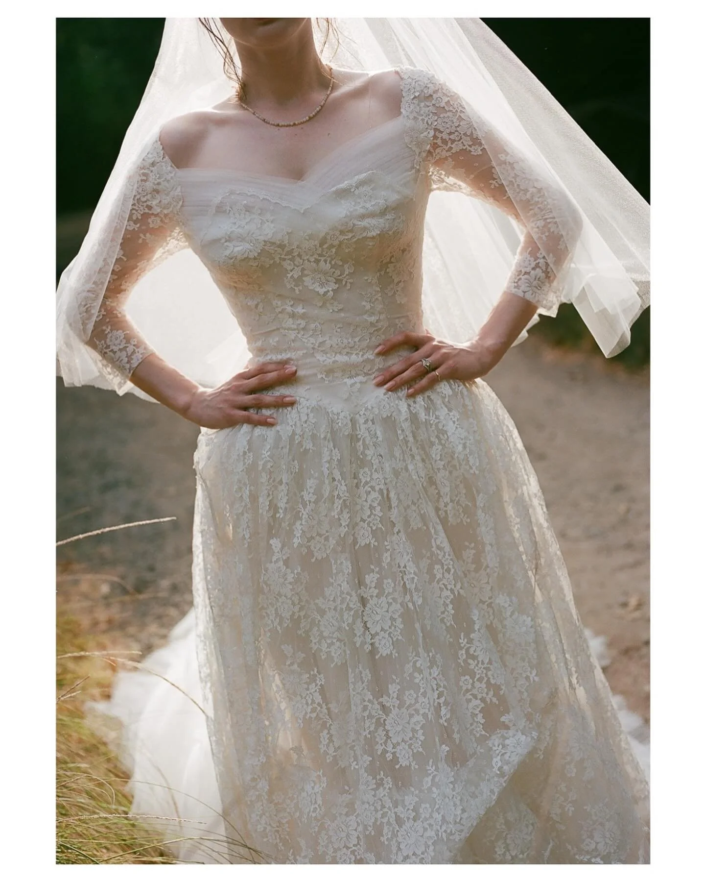 oh just a little glimpse from the wedding in northern california last weekend. vintage 1950s dress thank you very much! 🤍