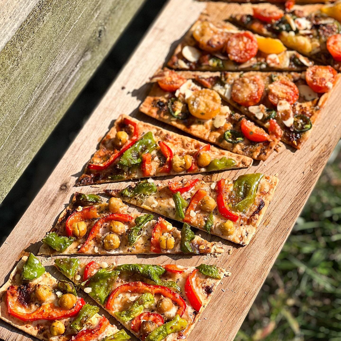 This week I was able to get super creative with @atoriasfamilybakery Flatbreads and Lavash! I created 5 delicious recipes that are snacking pizzas to share with friends! These 2 pizzas were made on the Flatbreads, and I will be sharing the recipes so