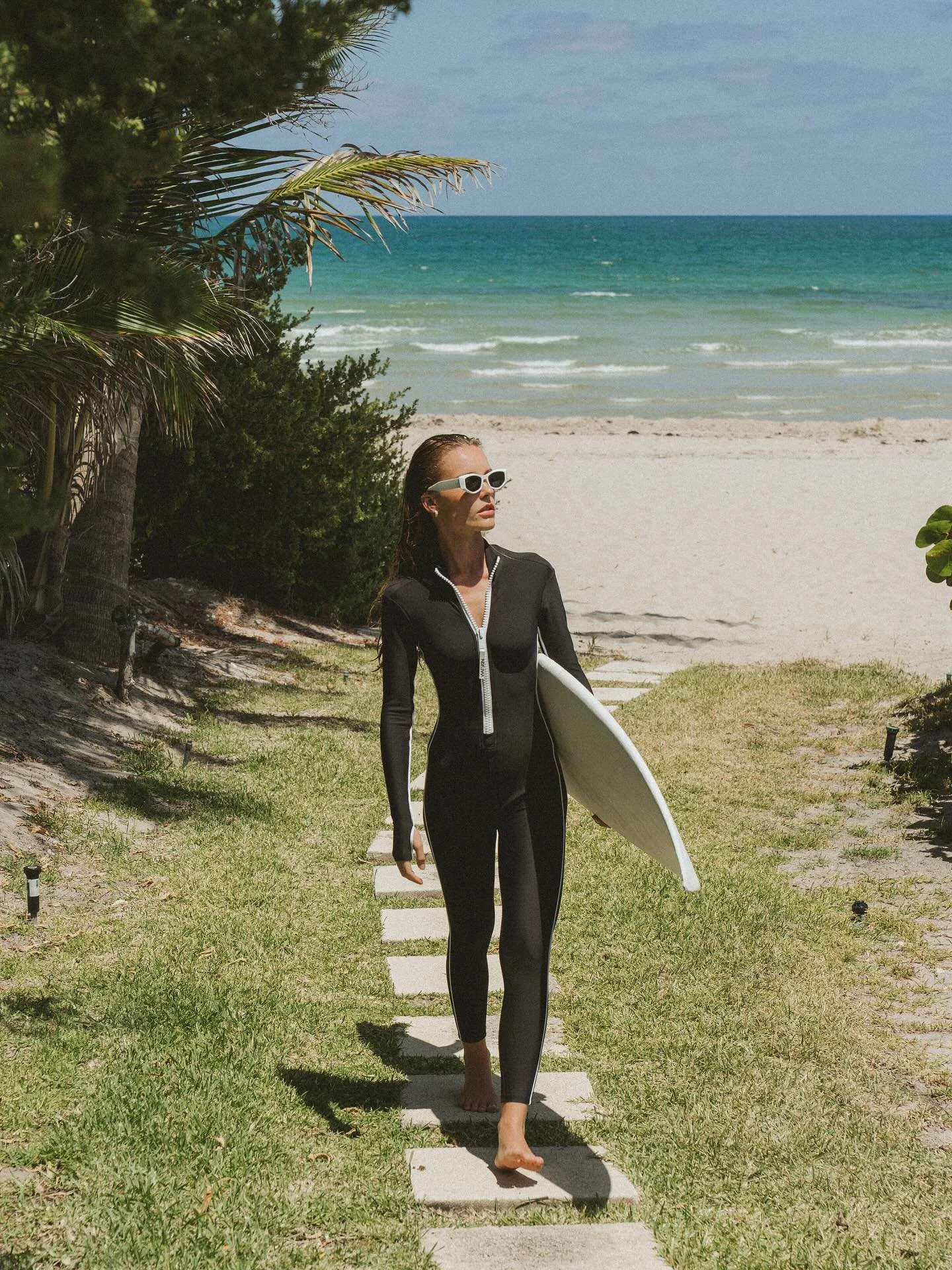 Such a fun day in Miami with @georgiagibbs_ @watskinofficial @thefnagroup @isalanaro @anna_kstyle @yulia.afi.muah 🐚🥥🌴