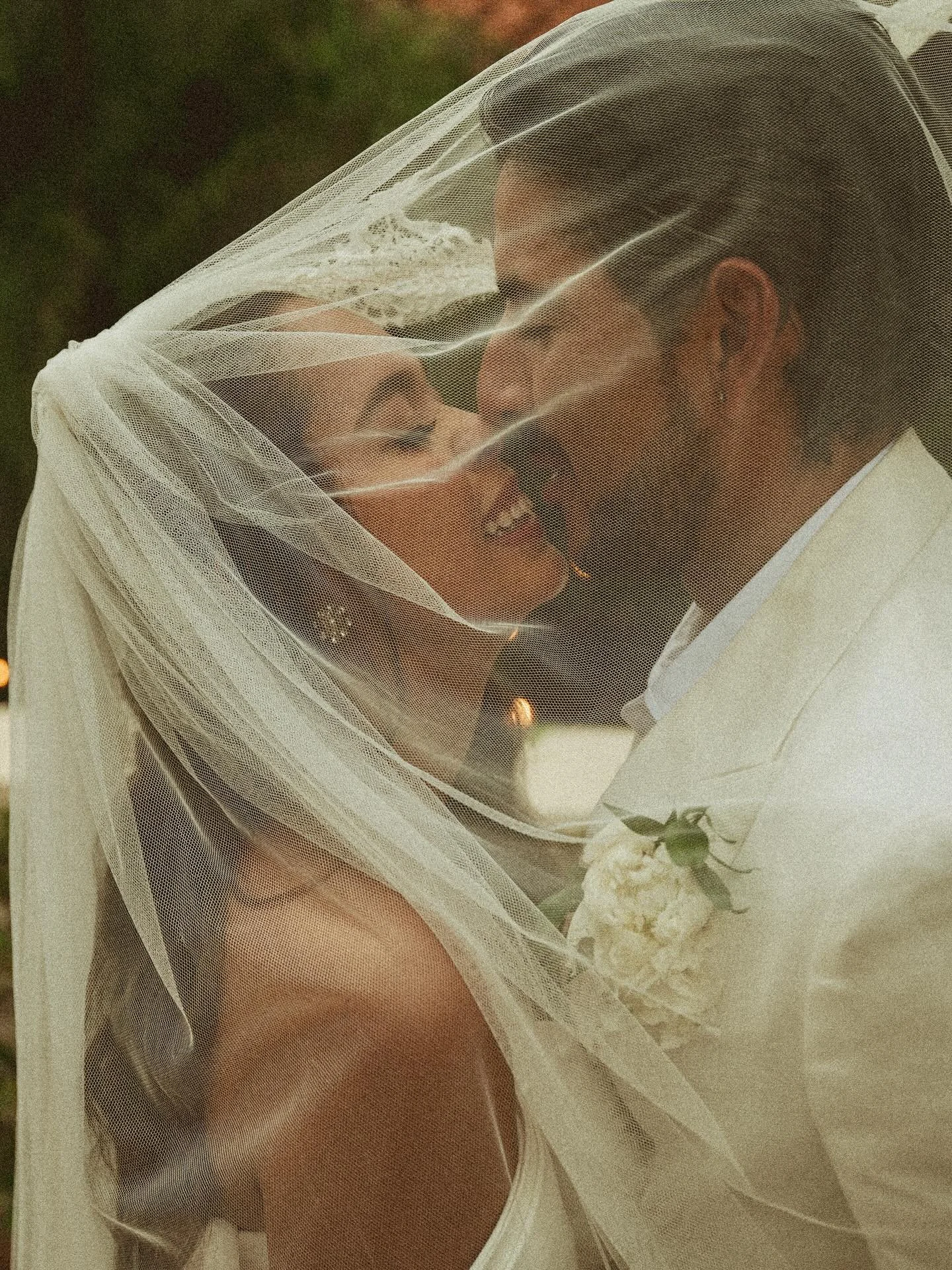 caro + sebasti&aacute;n 🌿💍💍 comment your favorite!! ✨ 

#weddingphotographers #weddingphotography #bridalportraits #miamiweddingphotographer #travelweddingphotographer