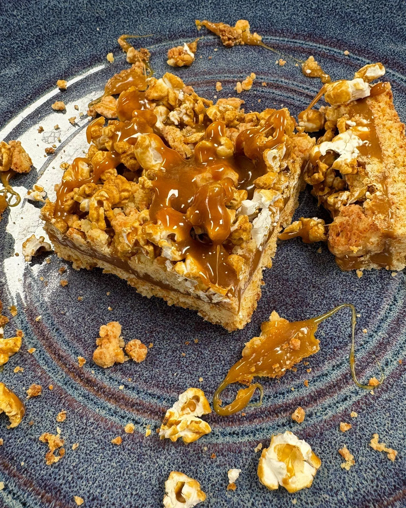 Meet our newest sweet&ndash;savory obsession: house-made Chicago-style Popcorn Bars. 🍿✨

Do you remember diving into a huge tin of popcorn, mixing the caramel and cheddar? Consider these the grown-up, gourmet version of that holiday tradition. Chef 