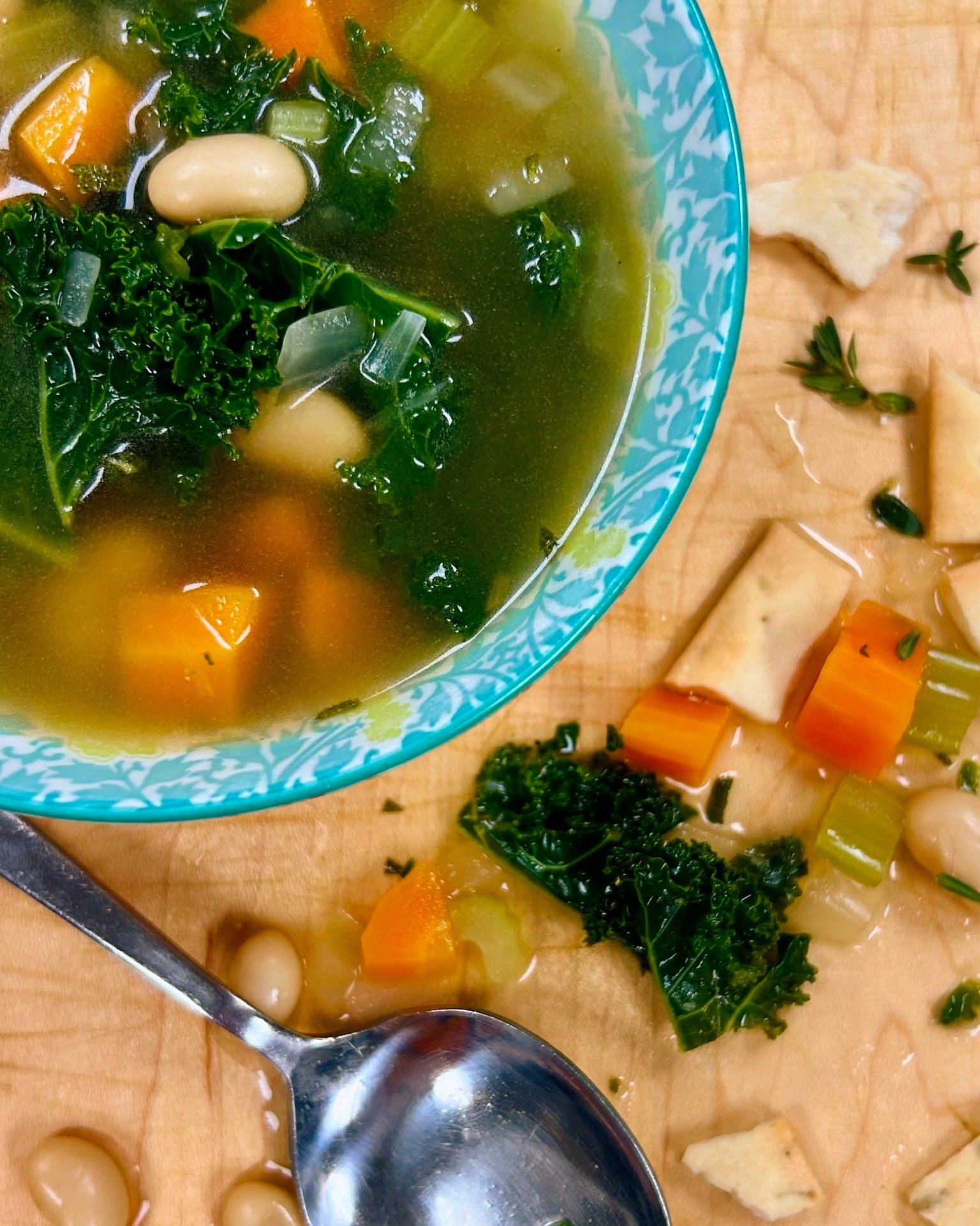 Warm, fragrant, and deeply comforting, our Herbed White Bean Soup is like dipping your spoon into a cozy hug. 🌿Earthy white beans simmer with fresh herbs, kale, carrots, and bright lemon for a bowl that feels hearty yet full of spring energy. Grab a