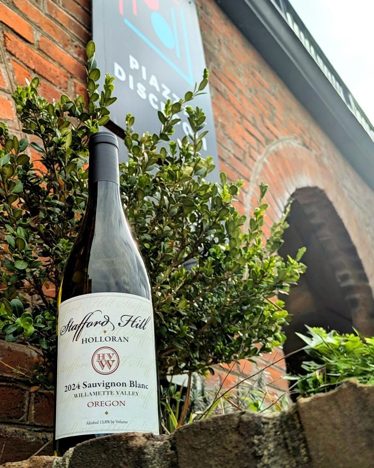 Join us tomorrow for Friday Night Flights + Bites, walk-ins welcome! Now is the perfect time for you to taste the Stafford Hill Holloran 2024 Sauvignon Blanc. Bring a bottle (or a case 😜) home for Easter this weekend. The Stafford Hill's 2024 Hollor