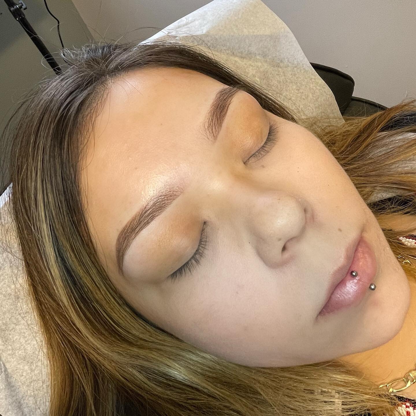 Powder Ombr&eacute; Brows