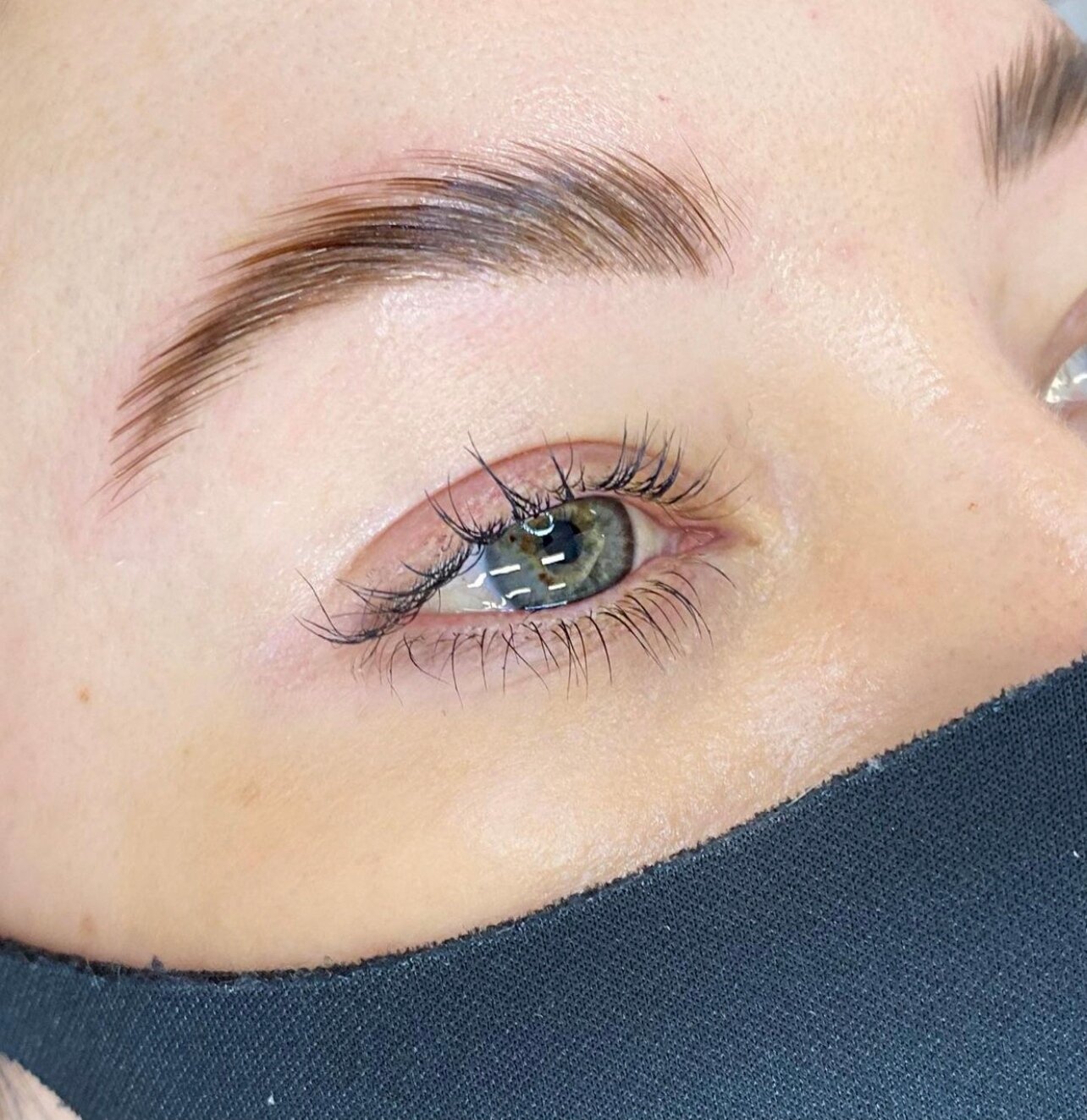 Brow Lamination/ Wax/ Tint is the best combination 😍 Book directly with @brows.by.sara !⁠
⁠
⁠
⁠
⁠
#browlamination #longbeach