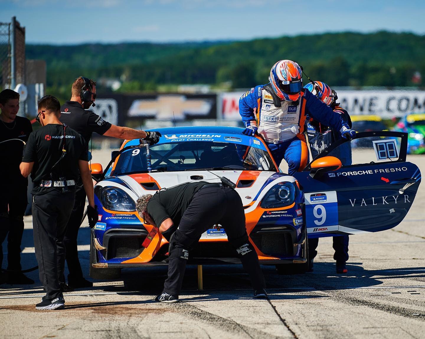 #ThrowbackThursday to when we teamed up with the @oghmotorsports drivers at Road America! It was an exciting weekend having them pilot the No. 9 @valkyrieintel Porsche Cayman.

#Hardpoint #Porsche #IMSA #IMPC