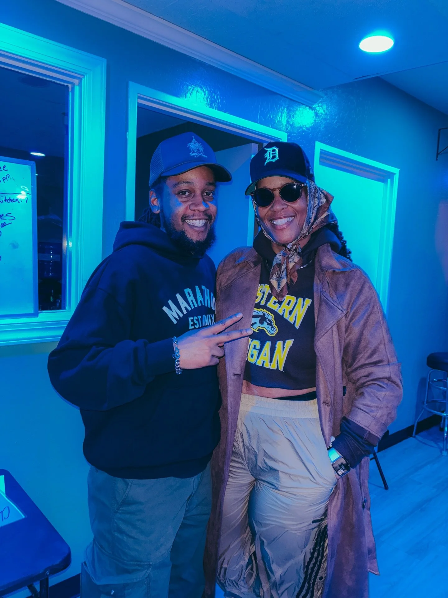 Therapist by Day and Poet/Artist by Night! We&rsquo;ve been waiting for this feature since we launched The Poet&rsquo;s Corner and @robia_fields certainly delivered with phenomenal crowd engagement, storytelling, &amp; poetry performance ✨

Bringing 