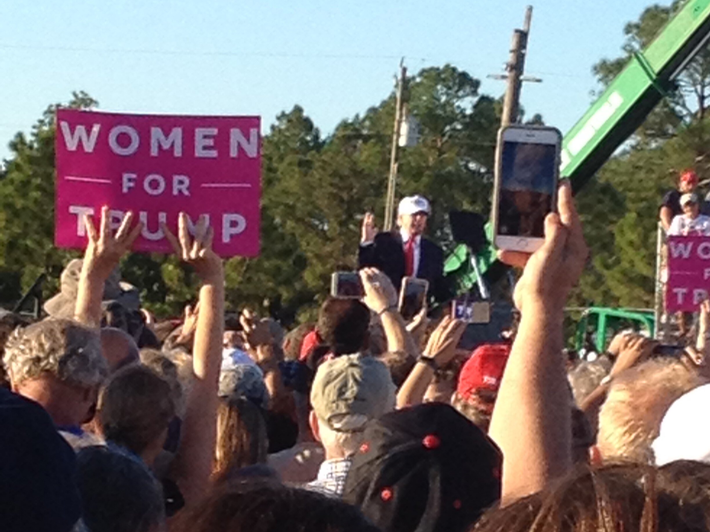 trump-addresses-rally-regarding-everglades-cropped-10-23-16.jpg