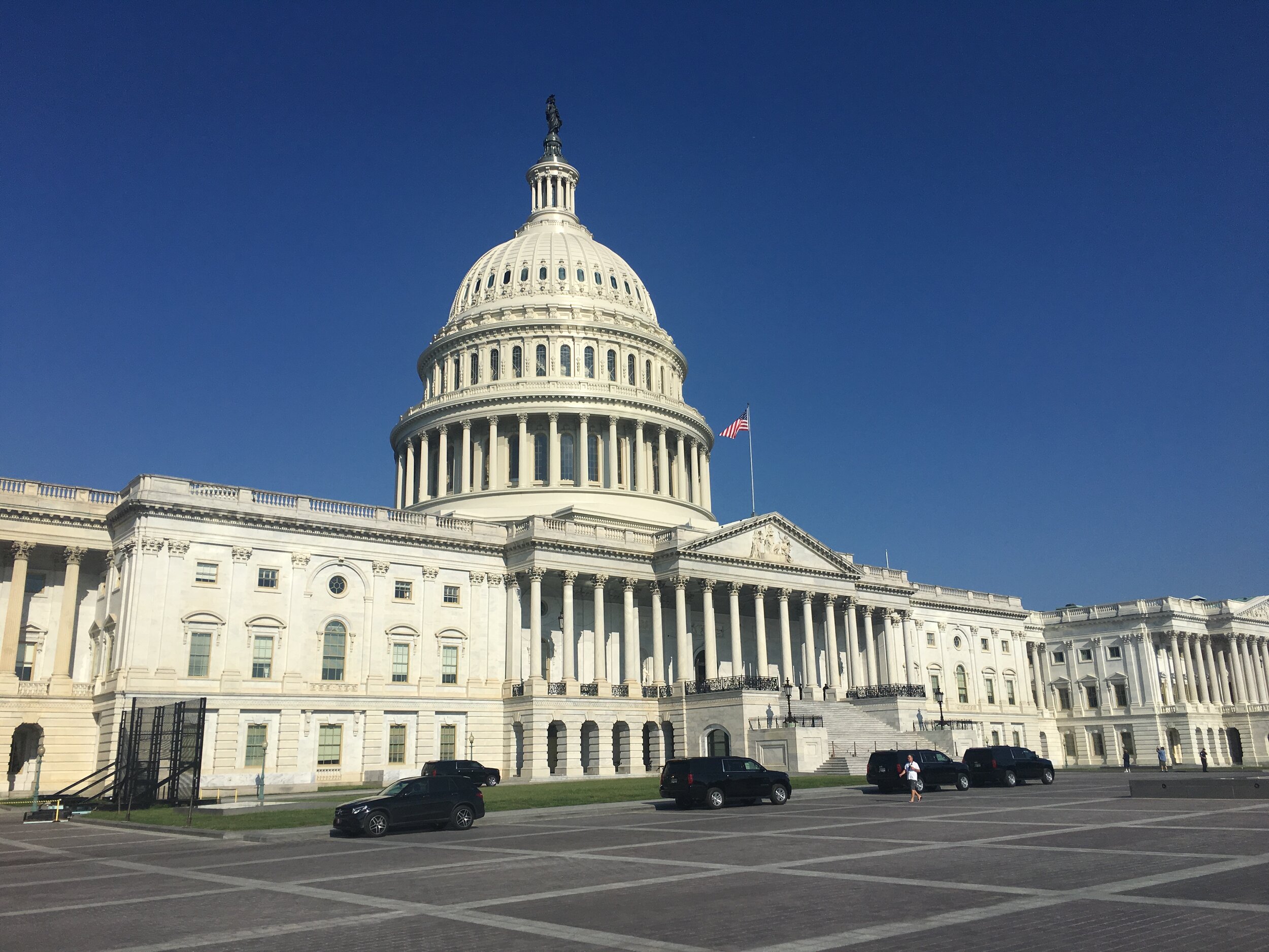 12-22-20-united_states_capitol_building_east_front-wikcom.jpg