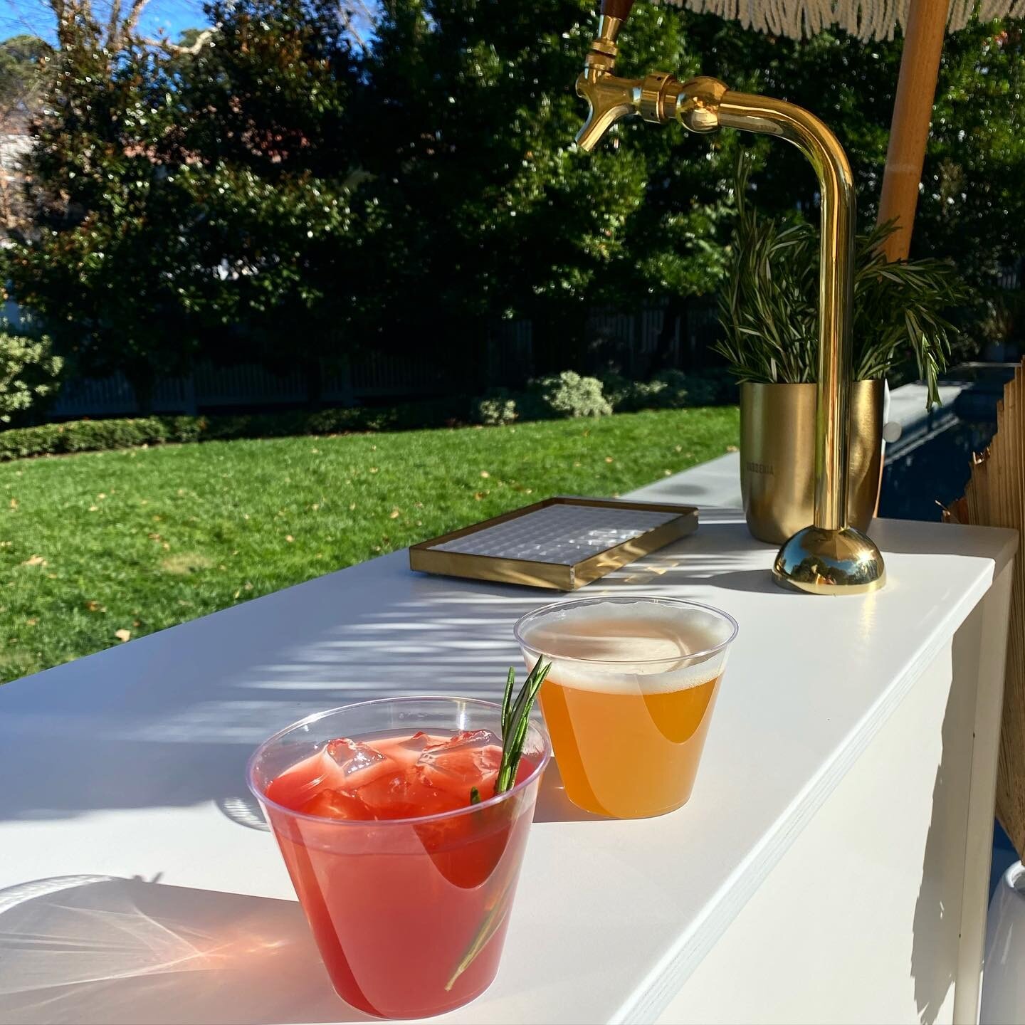 Did you know we can do cocktails and beer on draft from our bar cart?!?! 🍺 🍹
.
.
.
DM us if you&rsquo;re interested in booking an event! ❤️
.
.
.
#happycamperbarco #mobilebar #mobilebartender #barcart #vabeach #757events #