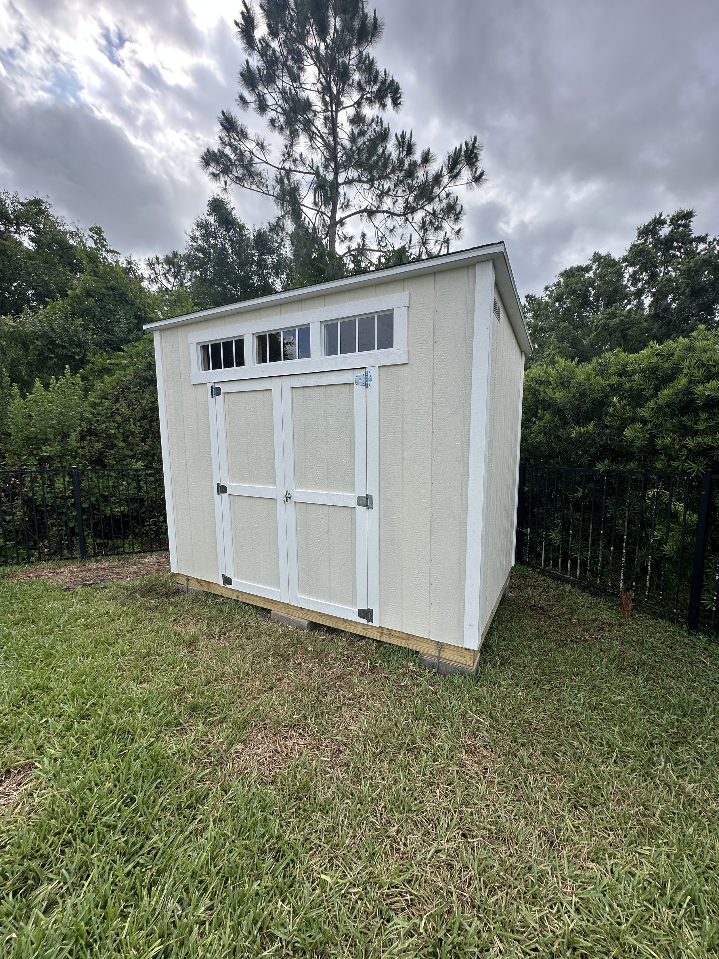 8x10 The Cove with Custom paint and Transom windows above door.