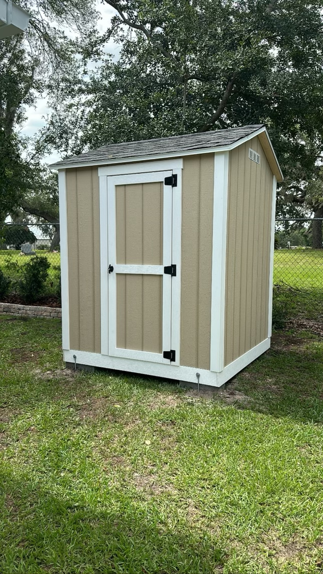 4x6 with single door and bottom PVC Trim