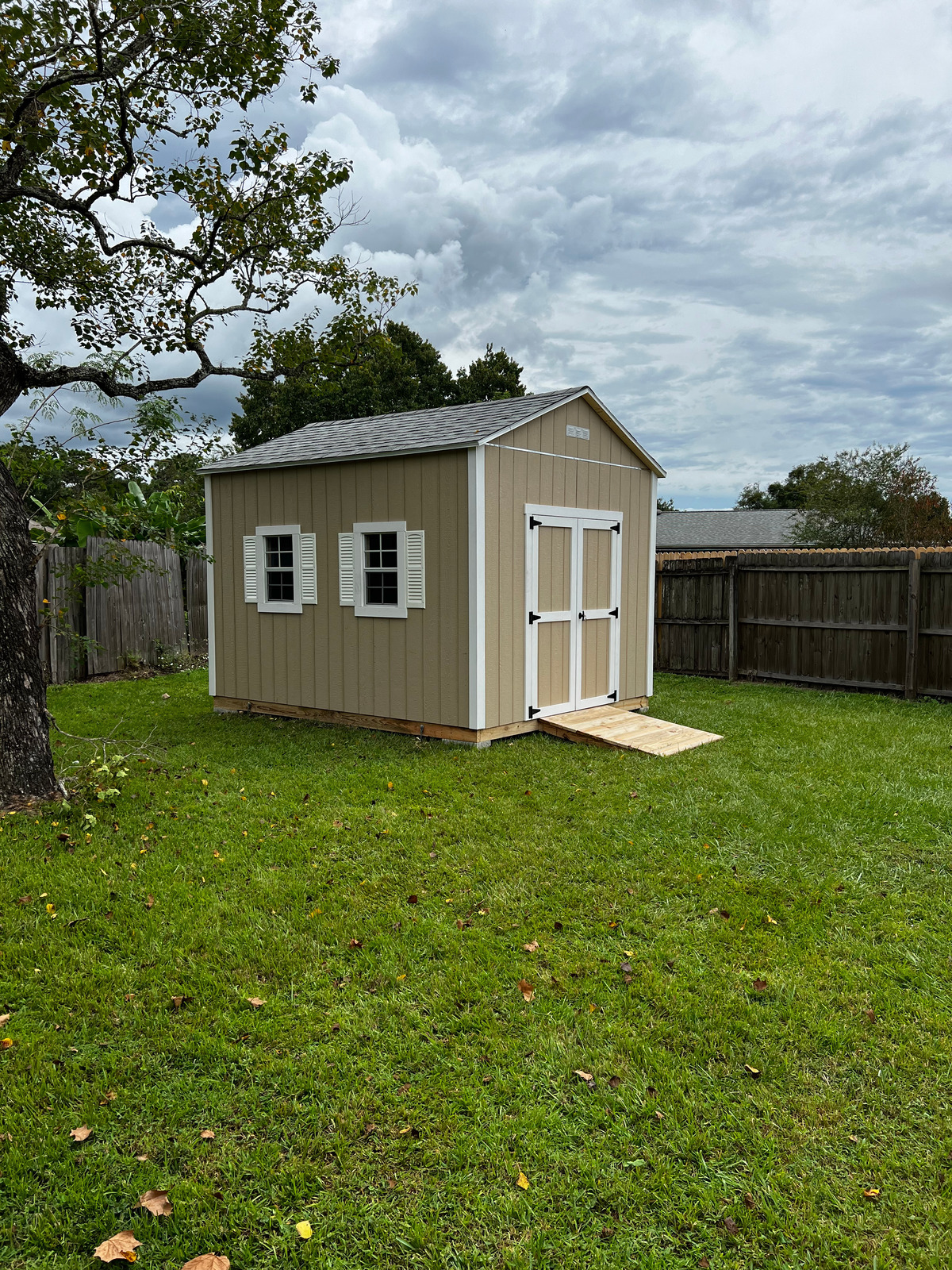10x12 with heavy duty ramp, 8ft extra high walls and windows shutters