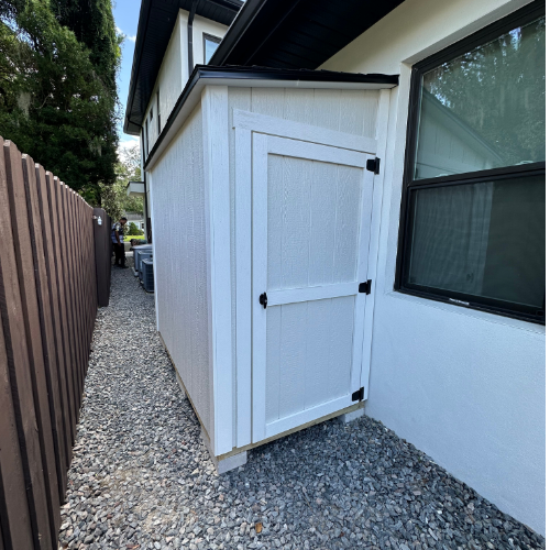4x10 Lean to with single door.