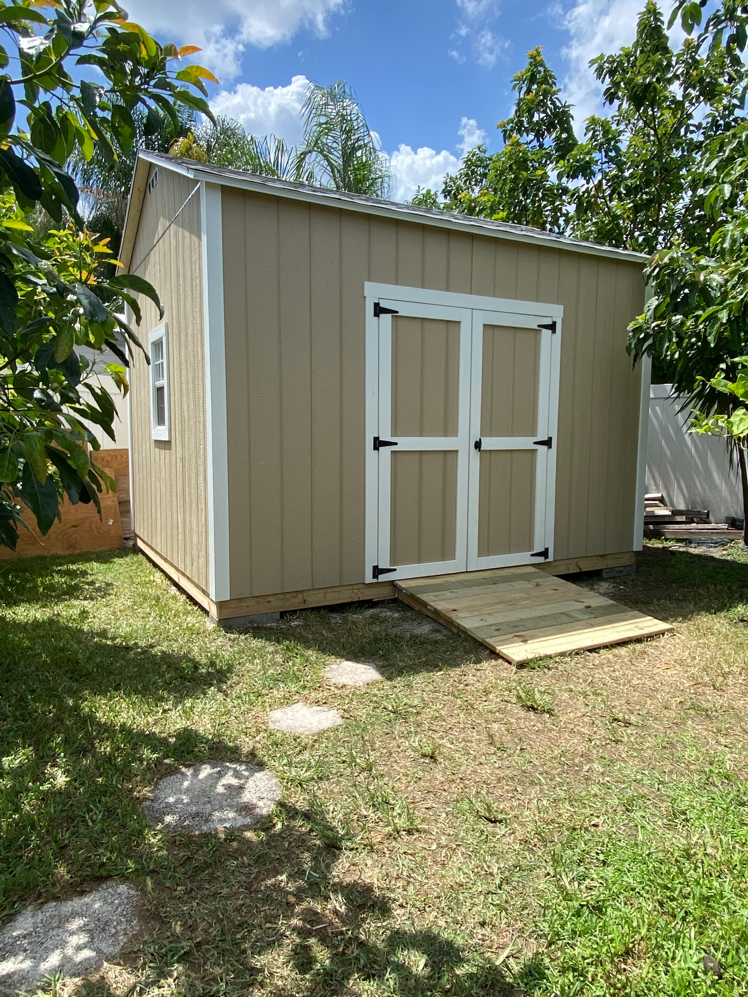 12x12 with heavy duty ramp & 8 ft extra high walls