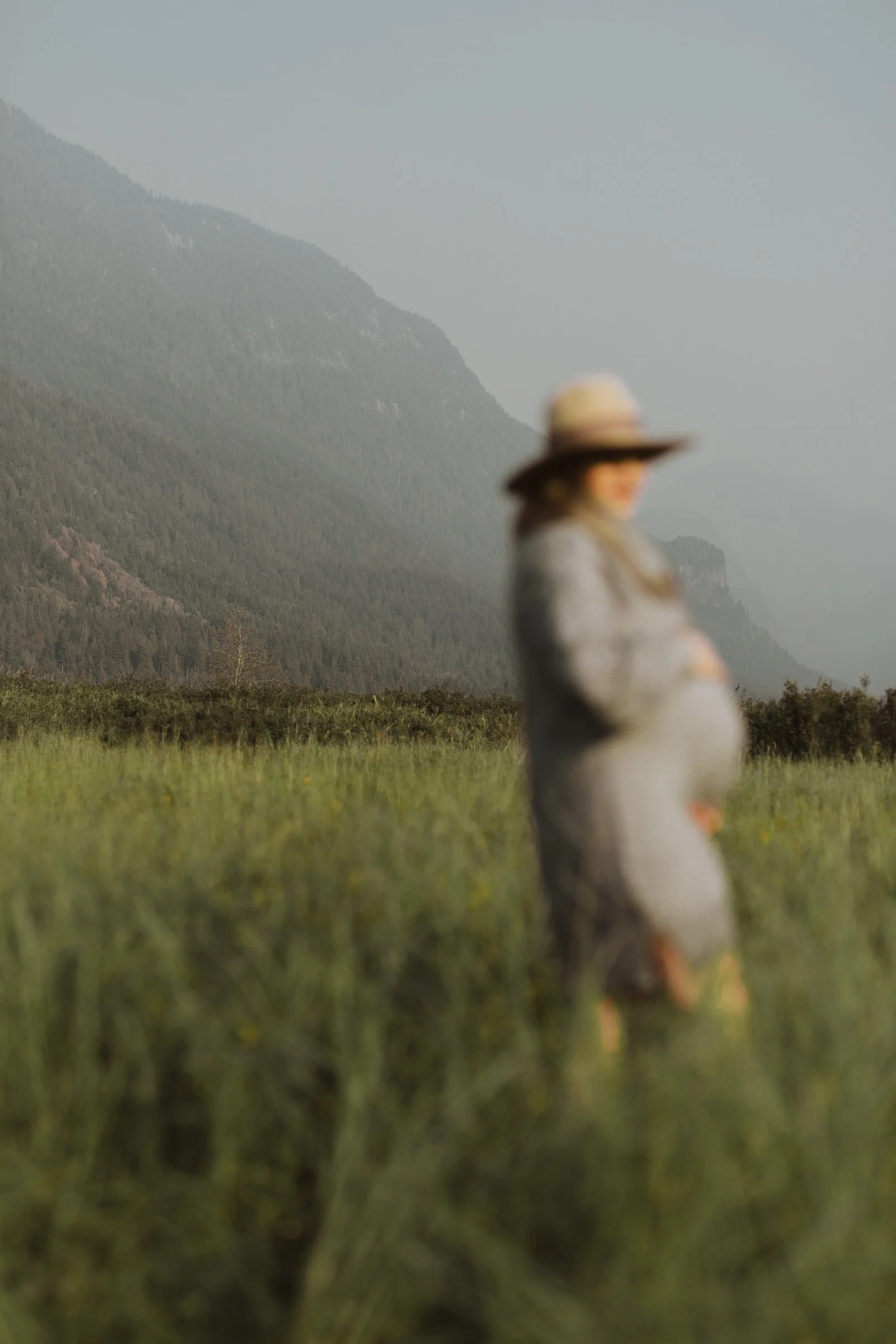 Ensaio de gestante e família no campo em Pitt Meadows no Canada