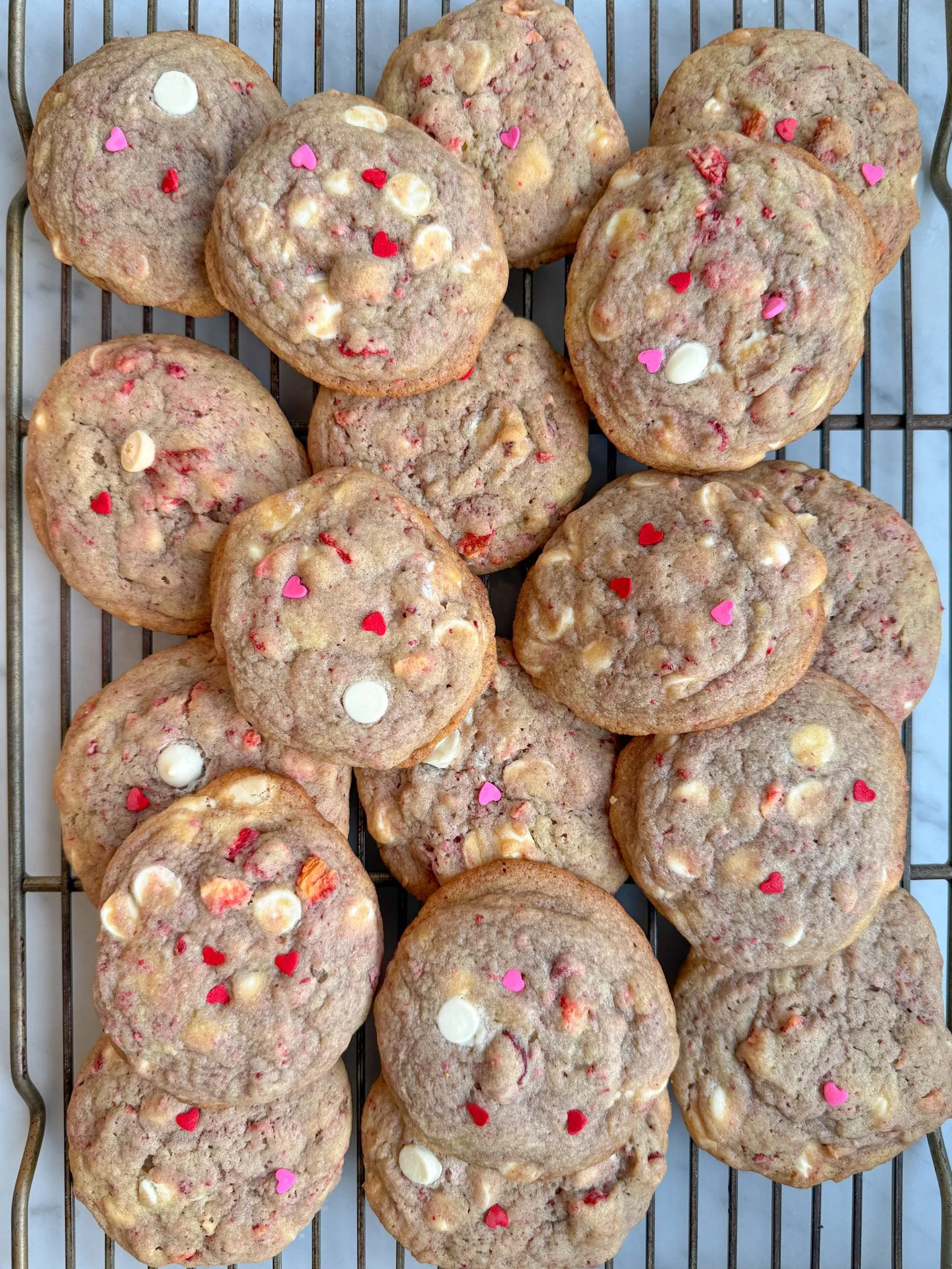 Strawberries &amp; Cream Cookies 