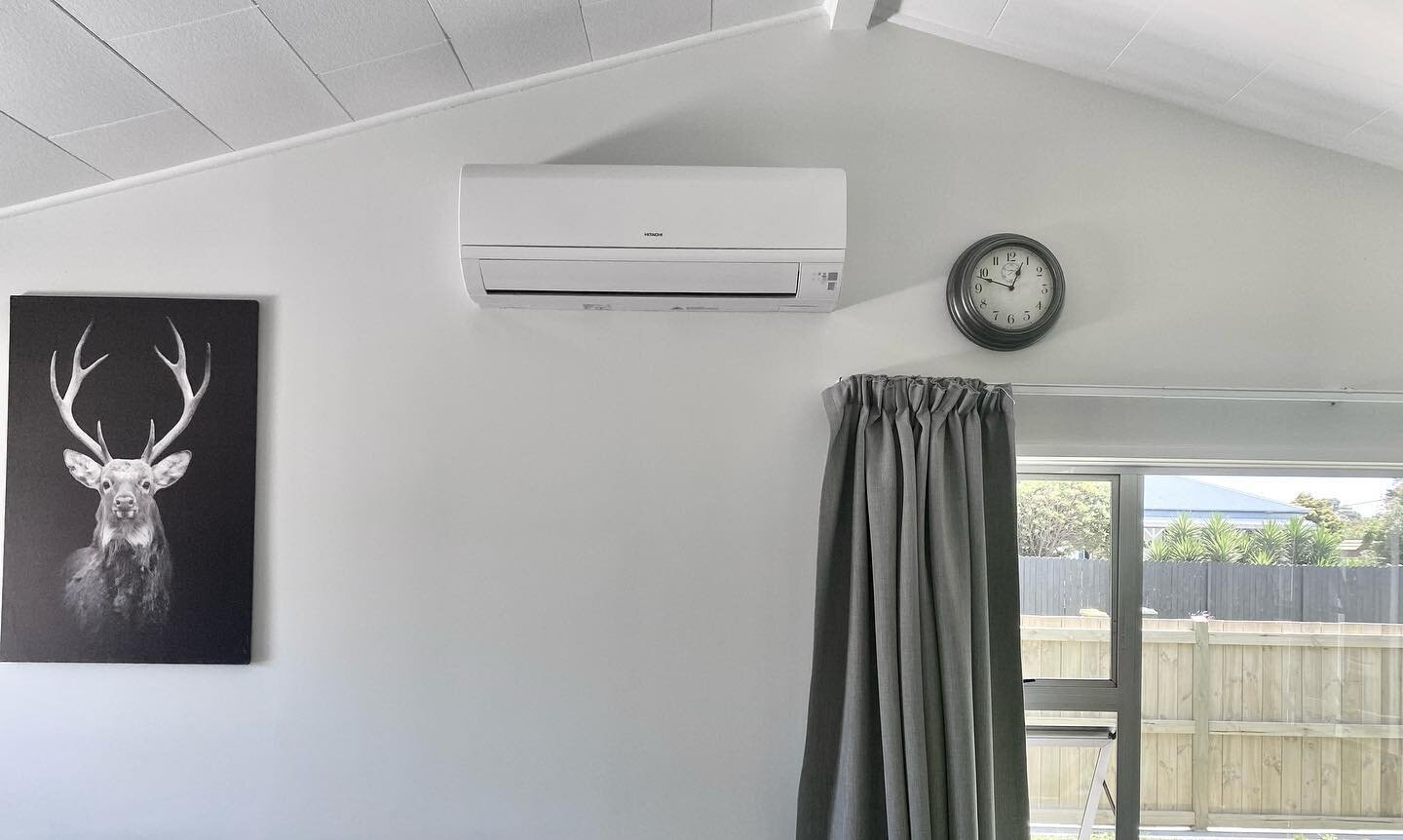 How tidy does this new Hitachi heat pump look? High wall heat pumps are a great heating/cooling option to optimise the space in your home! #hitachi #heatpump