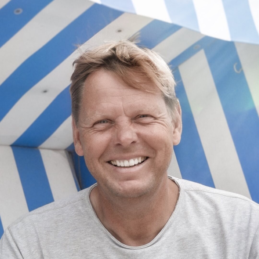 Moin, ich bin Ralf Olchers. 
Vor 52 Jahren bin ich auf diese sch&ouml;ne Insel gekommen und habe diese erst wieder verlassen, um mein Abitur zu machen. Anschlie&szlig;end folgte eine Ausbildung zum Sparkassenkaufmann in welcher ich die meiste Zeit au