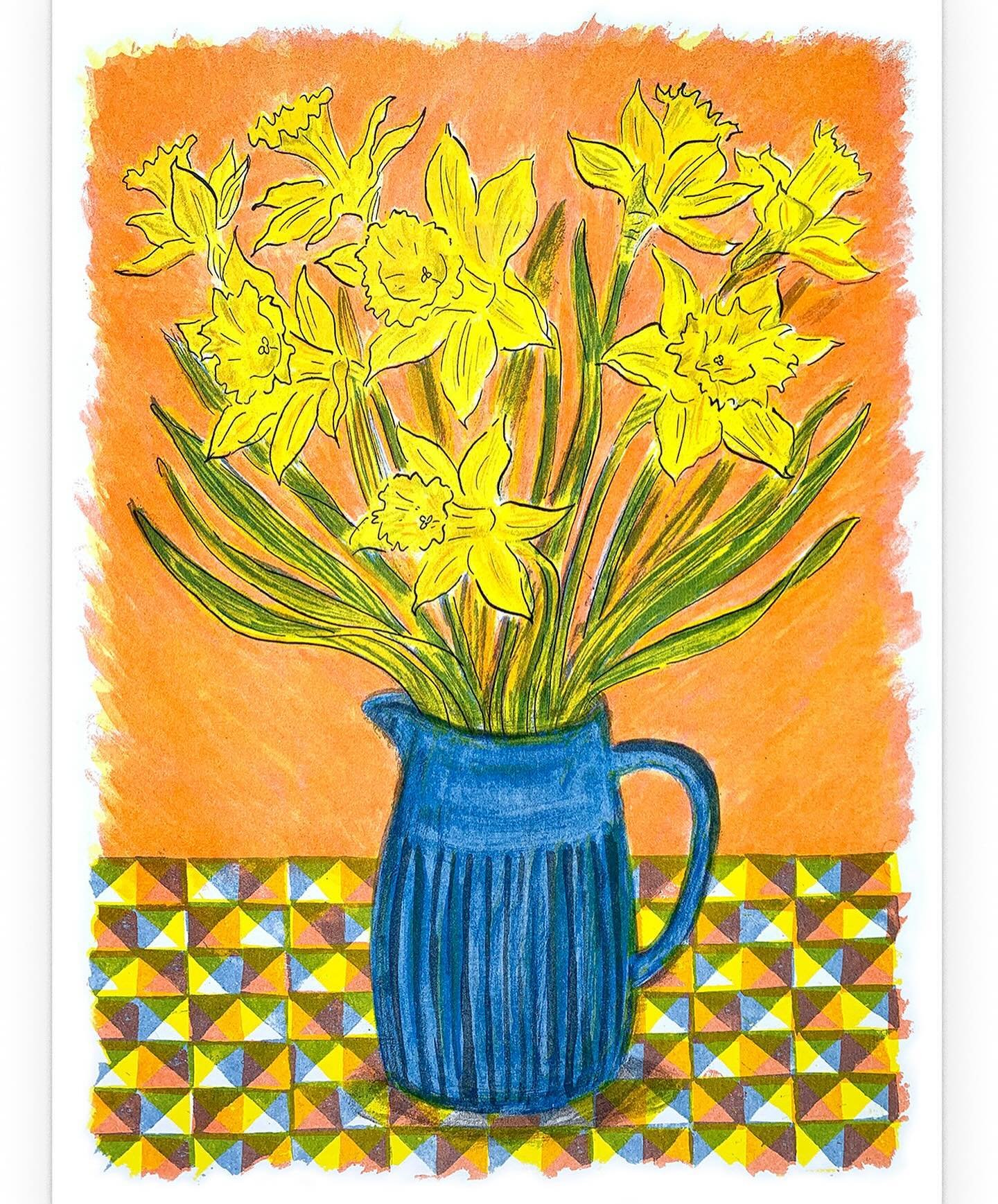 Here&rsquo;s my new #daffodils #risograph #print I have printed a limited edition with fluorescent pink and fluorescent orange backgrounds (A3) Not so easy to see the colour here but the colour is so zingy! #risography #risoprint #risoprints #flowerp