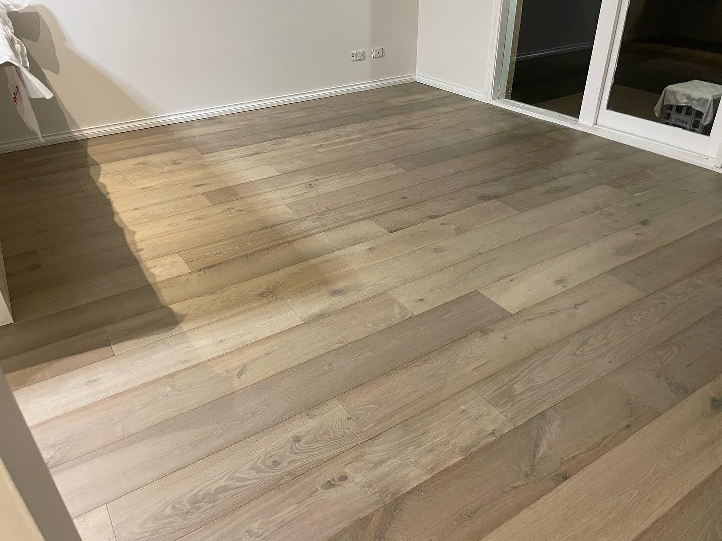 Loving this Grey wash Oak installed by one of our teams this week! Directly stuck for a solid, high end feel! 😍 Contact us today for all your Flooring needs! 🙌🏼