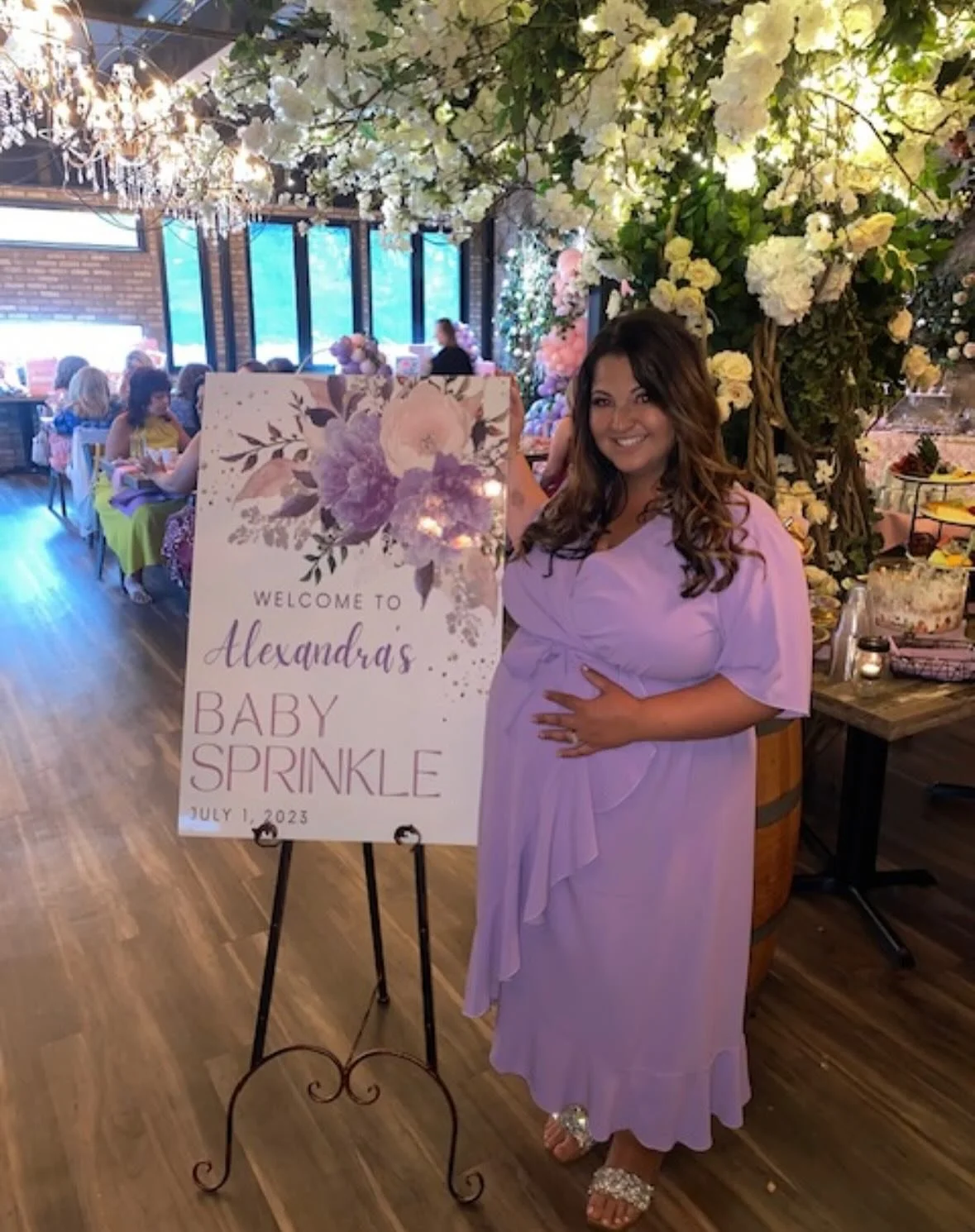 A sweet sprinkle of joy for the lovely Alexandra in our beautiful All Seasons Room! ✨We were so happy to host Alexandra, her family and her friends as they celebrated this exciting new chapter. The rustic-modern charm, large windows and lush greenery
