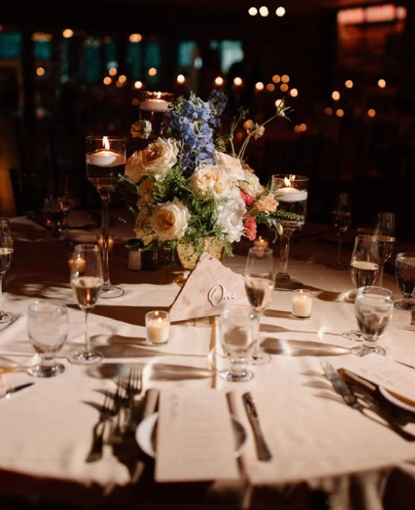 ✨ The table is set and we&rsquo;re ready to party! ✨At 618, every celebration begins with intention, elegance and a table designed to bring your favorite people together. Whether you&rsquo;re hosting a milestone event, an intimate gathering or a nigh