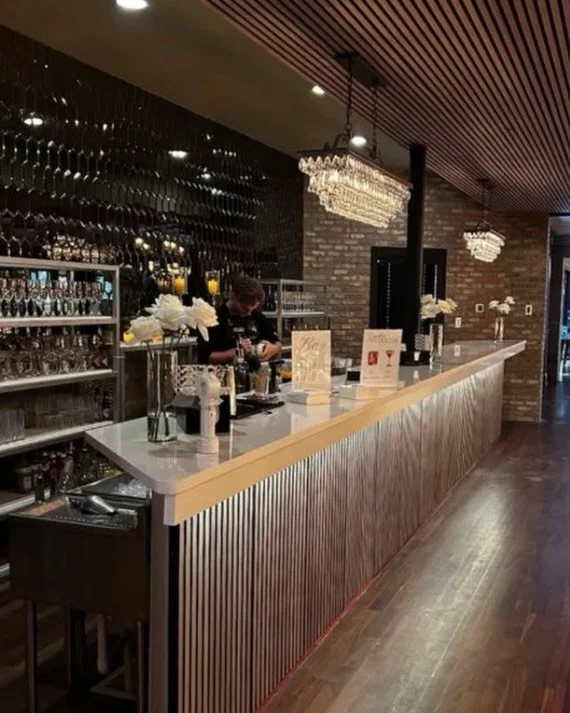 Not just serving drinks. 🥂Serving a vibe.
Sleek design, elevated cocktails and a setting made for unforgettable moments.
Our banquet bar raises the bar. 📅 Book your event today.