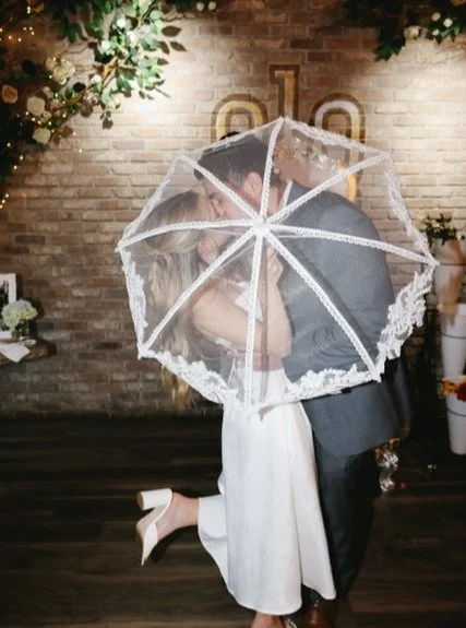 A bridal shower in full bloom 🌸🤍 Flowers everywhere, sweet details, and one very loved bride.