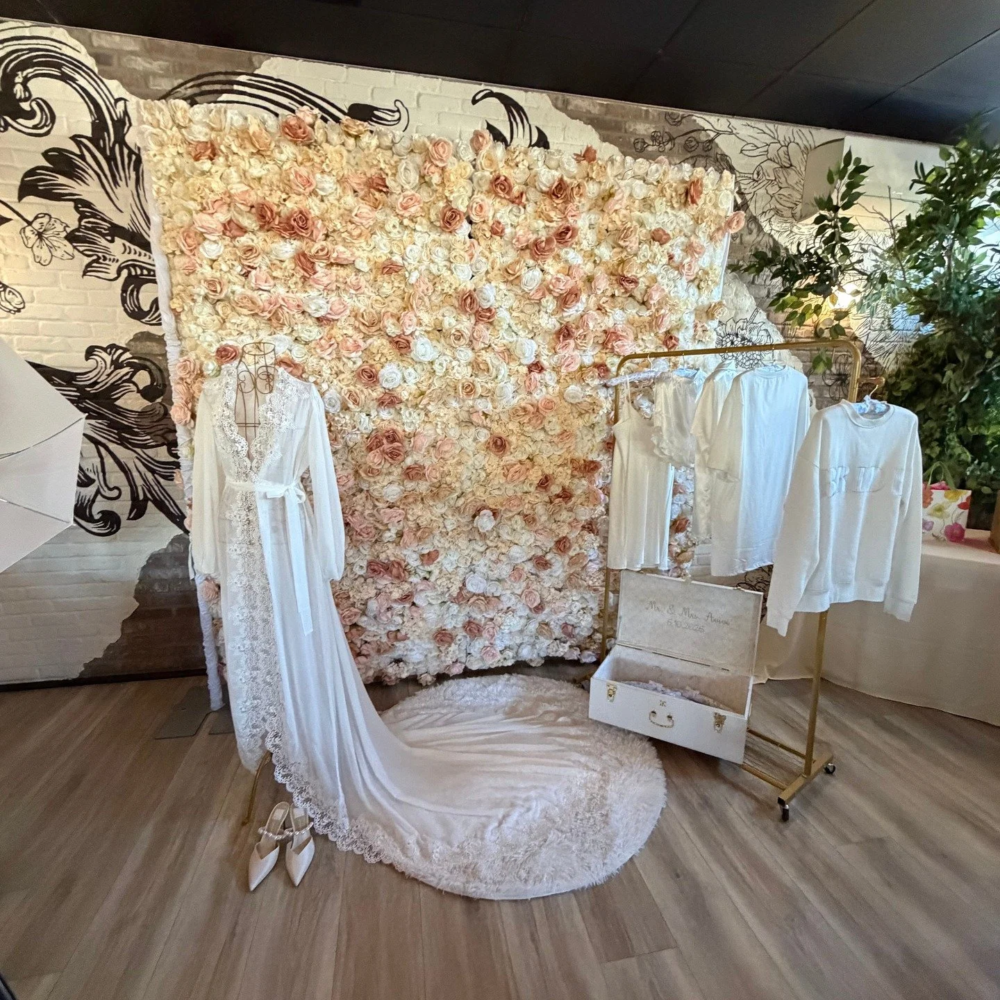 Our Oak Room set the perfect stage for this elegant bridal shower 🤍 Guests were welcomed with bubbles from our champagne wall, surrounded by stunning florals and beautiful details while celebrating the bride-to-be.
🥂 Champagne wall available to ren